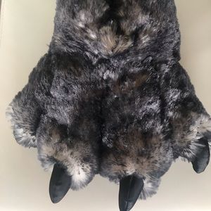 Claw slippers!! 🐺 NWOT
